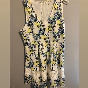 FLORAL MINI DRESS W/ LACE